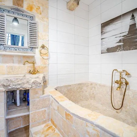 Sleeps 8 With Pool Air Con And Wifi * Novi Vinodolski