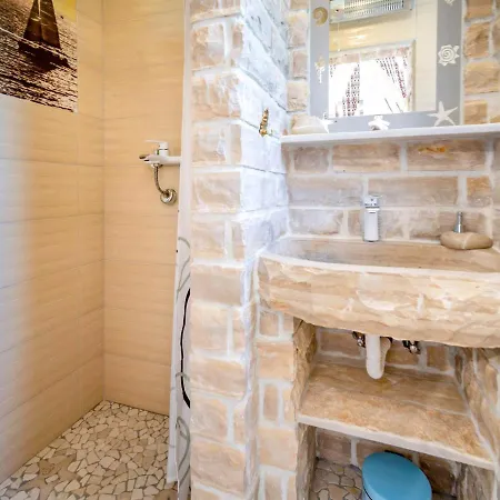 Sleeps 8 With Pool Air Con And Wifi * Novi Vinodolski