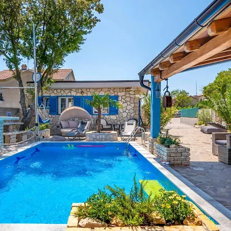 Sleeps 8 With Pool Air Con And Wifi * Novi Vinodolski