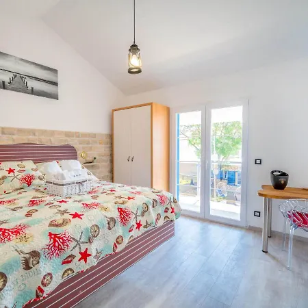 Villa Sleeps 8 With Pool Air Con And Wifi *