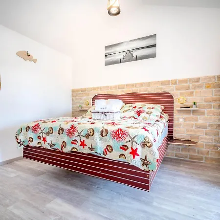 Villa Sleeps 8 With Pool Air Con And Wifi Novi Vinodolski