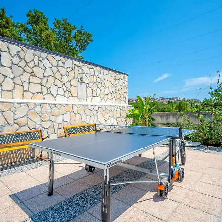 Sleeps 8 With Pool Air Con And Wifi *