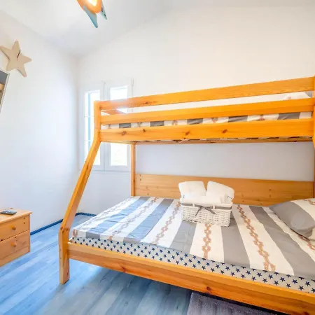 Sleeps 8 With Pool Air Con And Wifi Novi Vinodolski