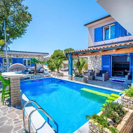 Sleeps 8 With Pool Air Con And Wifi Novi Vinodolski