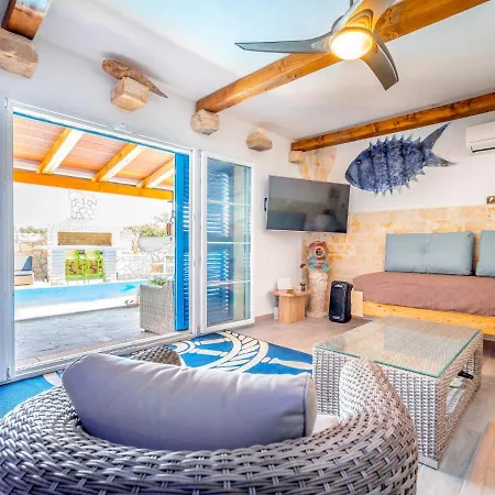 Sleeps 8 With Pool Air Con And Wifi Villa *