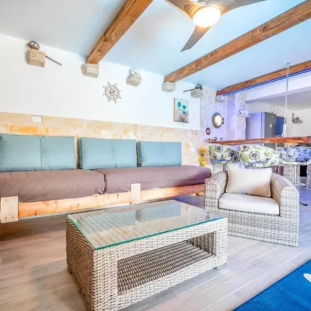 Sleeps 8 With Pool Air Con And Wifi * Novi Vinodolski